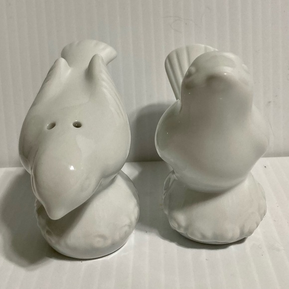 Bird Salt & Pepper Shakers White Pedestal Ceramic 3” x 3.25” - Picture 7 of 16